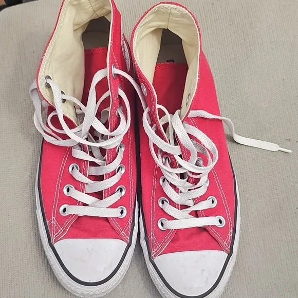 Converse High-Top Red Size 8.5 Womens - Picture 4 of 8